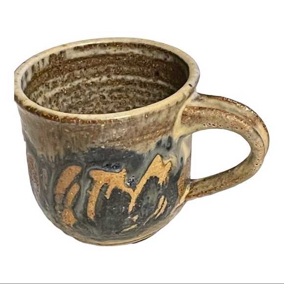 POTTERY mug hand thrown brutalist look combination of glazes artist signed. - Picture 3 of 8